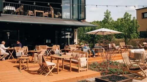 ENO Bistro открывает летнюю веранду.