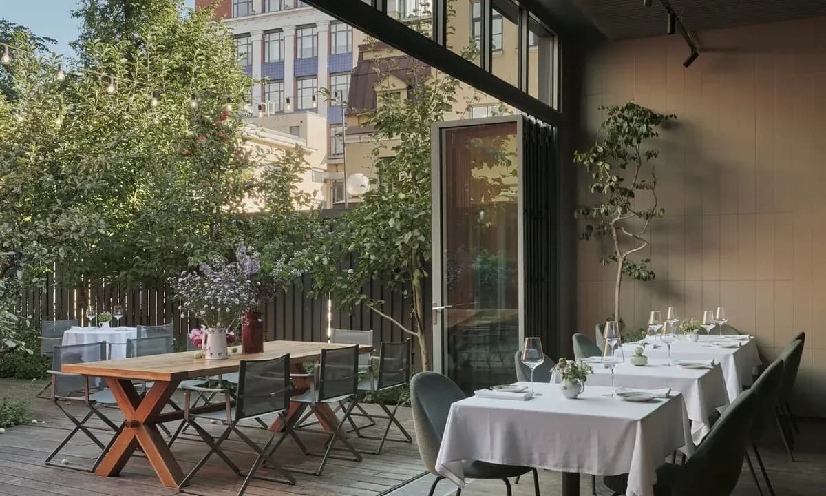 Restaurants mit Veranda in Sankt Petersburg: Die besten Terrassen