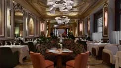 Летняя розовая карта в Savoy. 