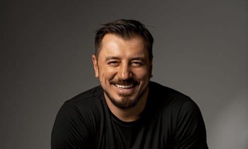 Алексей Мочнов: от мировых финалов до «Сна Менделеева» — карьера главного флэйр-бартендера России