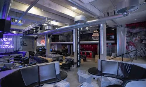 Sunday Movie Club в HookahPlace Forever: каннское драмеди, попкорн и фотобудка